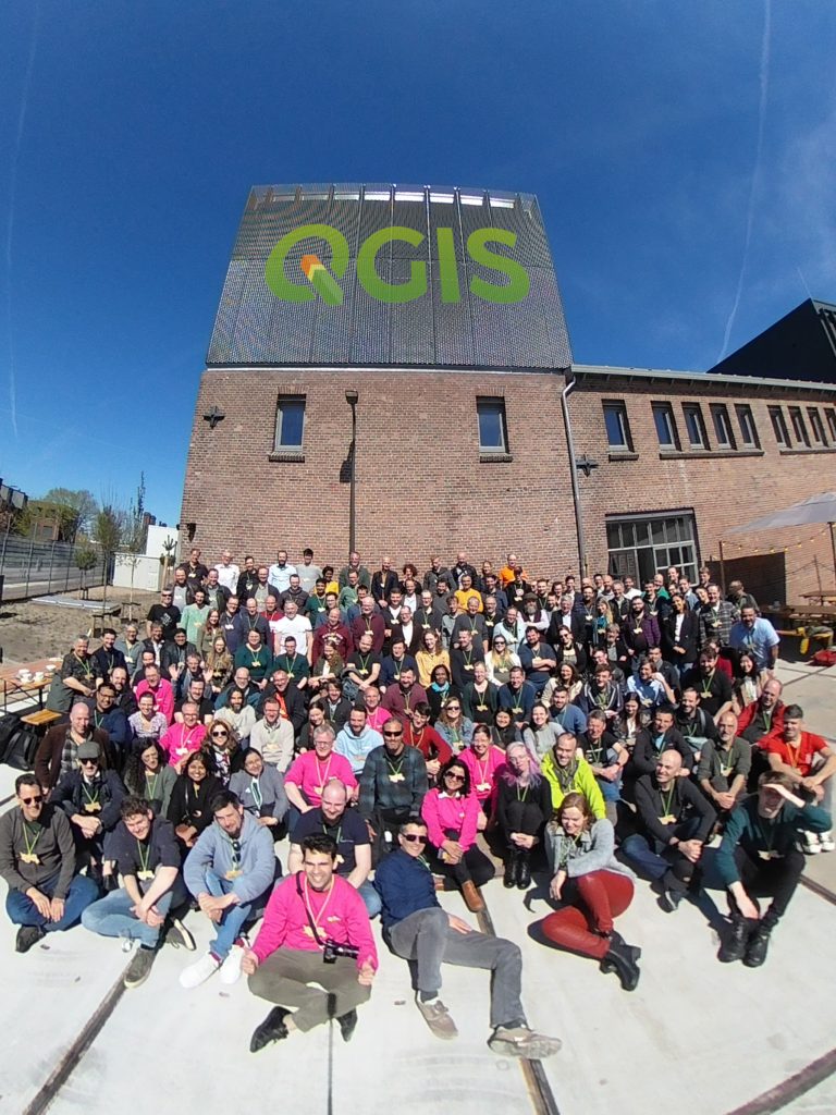 Gispo • QGIS community got together in 's-Hertogenbosch group photo of the ca. 200 conference participants